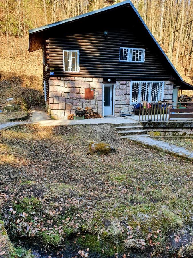 Horska Chata V Srdci Kremnickych Hor Banska Bystrica Exterior photo